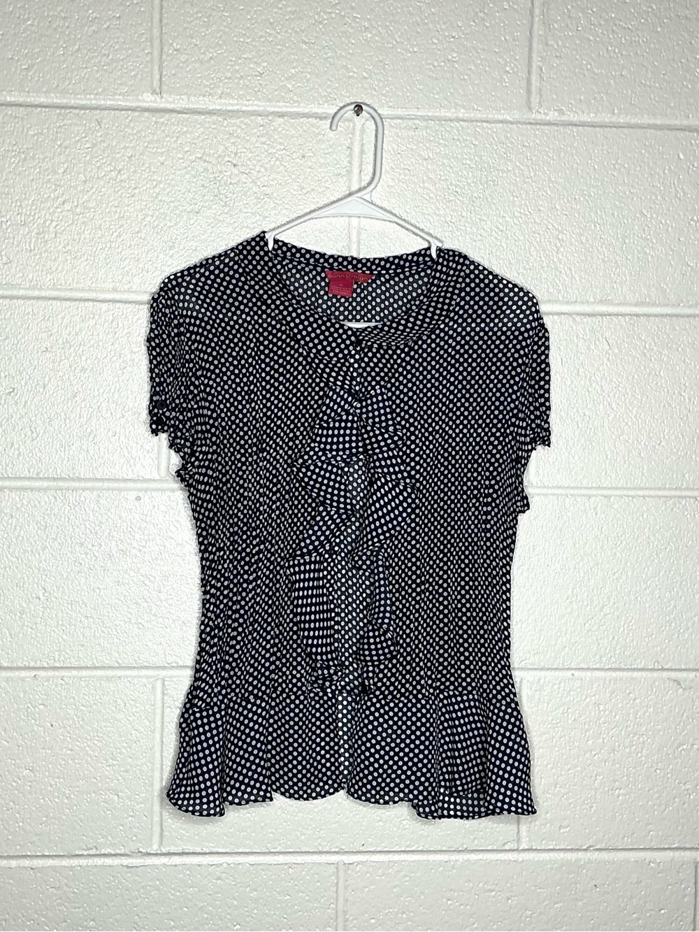 < Y2K Sunny Leigh Navy Blue/White Polka Dot Ruffled Blouse >